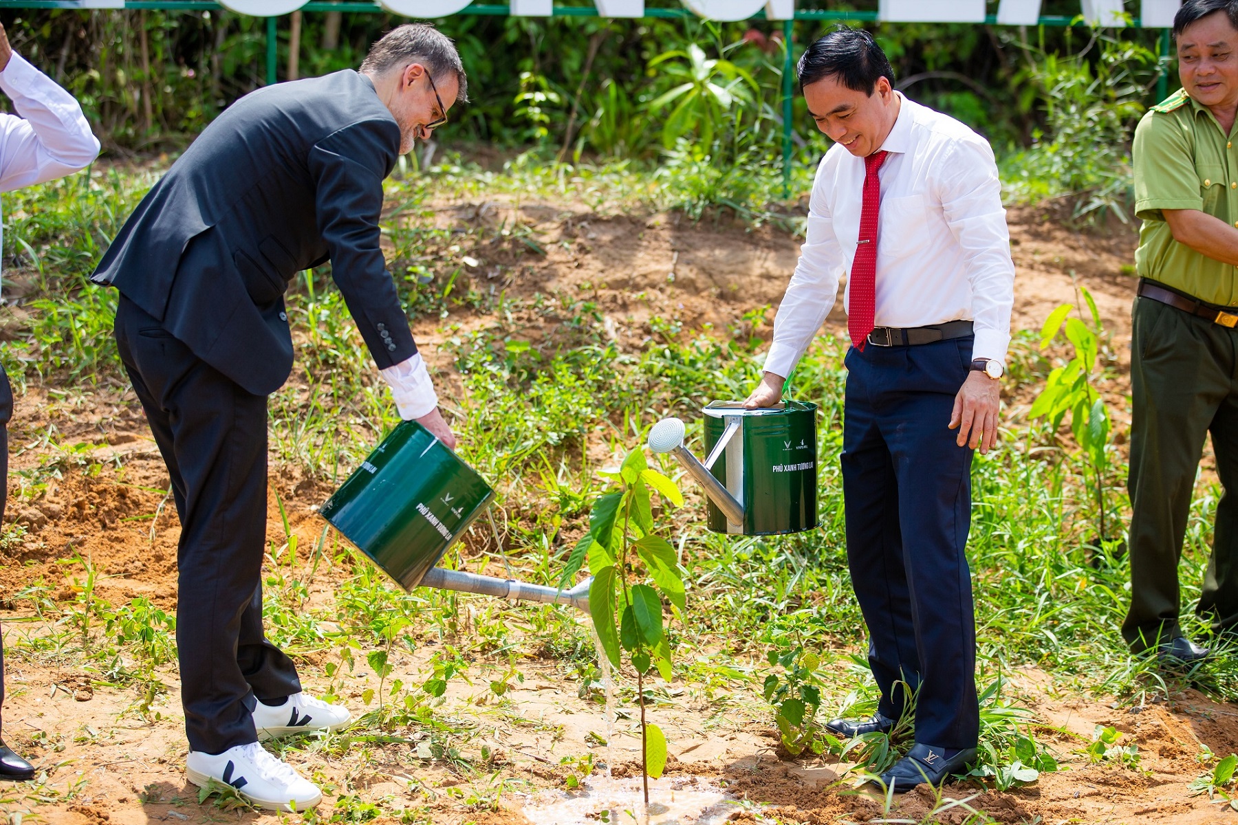 Vinfast khởi động dự án trồng rừng “Phủ xanh tương lai”