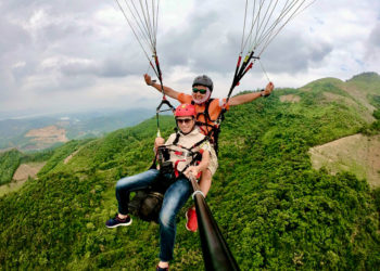 Lượn trong mây trời như chim ngắm đồi núi, sông hồ