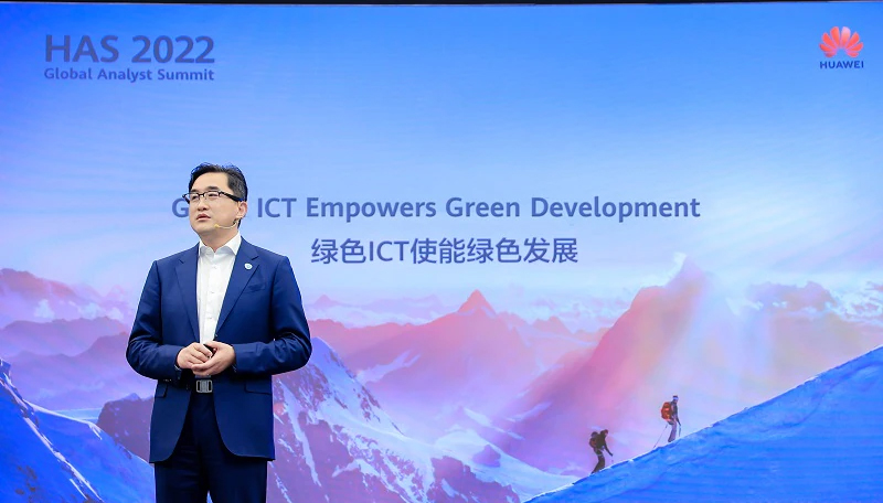 Ông Kevin Zhang, Giám đốc Marketing Mảng Kinh doanh Cơ sở hạ tầng ICT của Huawei trình bày báo cáo Phát triển Xanh 2030 tại HAS 2022.