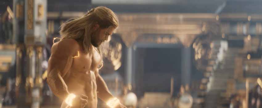 Trailer chính thức của Thor: Love and Thunder - Chris Hemsworth khoe thân hình như tượng tạc - 2