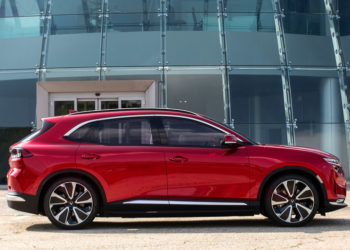 Vinfast và FCA công bố giải pháp tài chính cho thuê xe VF 8 và VF 9 tại châu Âu