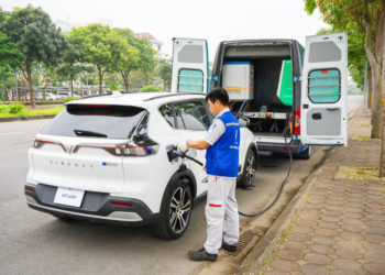 Vinfast triển khai dịch vụ cứu hộ pin ô tô điện 24/7