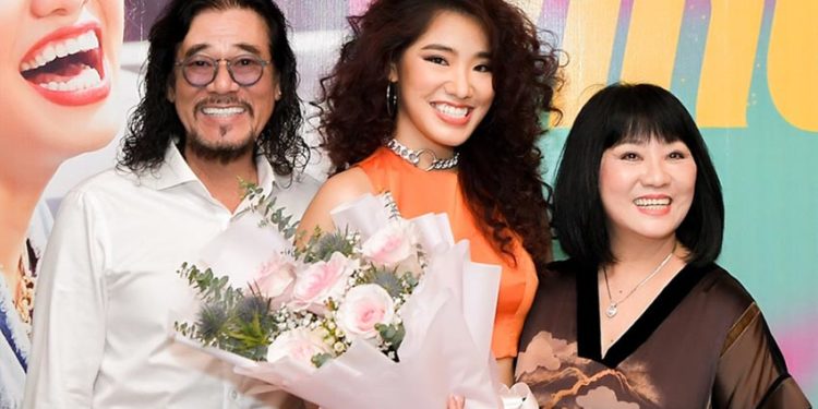 Cẩm Vân – Khắc Triệu – Cece Trương: Một mái nhà ba giọng hát