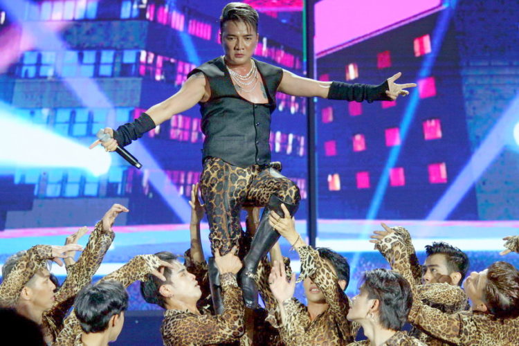 Đàm Vĩnh Hưng live concert thăng hoa đẳng cấp tại Dinh Thống Nhất 01