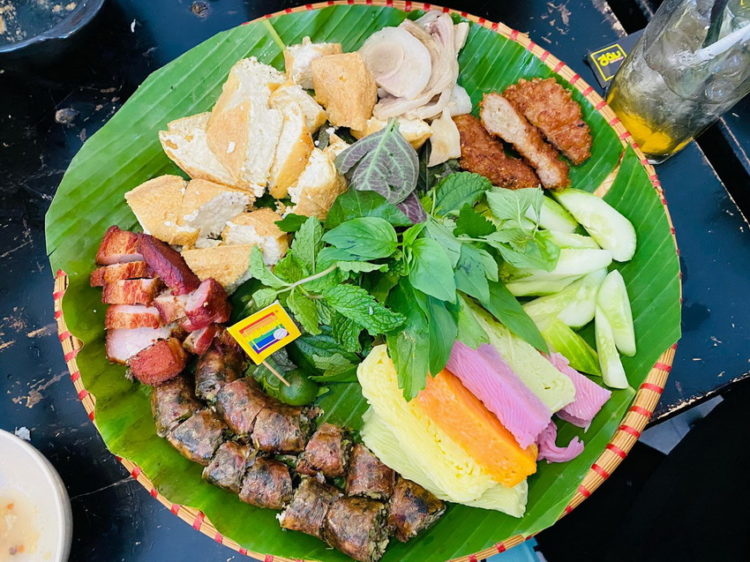 Mẹt bún đậu lục sắc trong Ngày Quốc tế chống kỳ thị LGBT 02