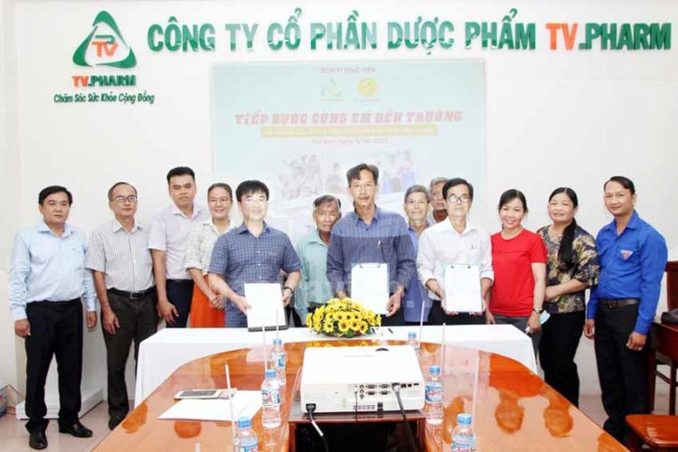 Khởi động dự án ‘Tiếp bước cùng em đến trường’ - 1