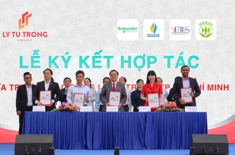 Schneider Electric Việt Nam hỗ trợ đào tạo kỹ thuật Trường Cao đẳng Lý Tự Trọng TP. Hồ Chí Minh