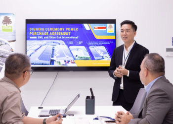 Đại diện hai đối tác tại lễ ký kết. Ảnh: Shire Oak International