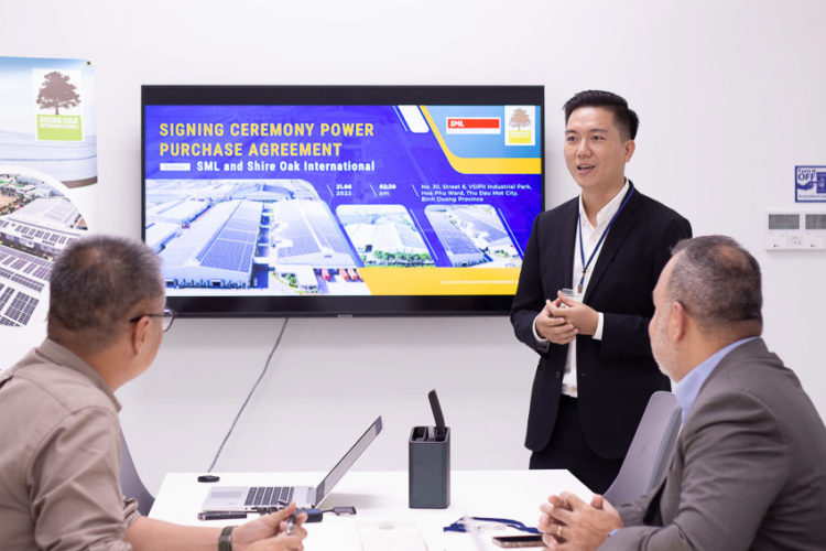 Đại diện hai đối tác tại lễ ký kết. Ảnh: Shire Oak International