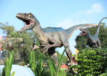 Lần đầu tiên Khủng Long trong Jurassic World xuất hiện trên Sông Sài Gòn 02