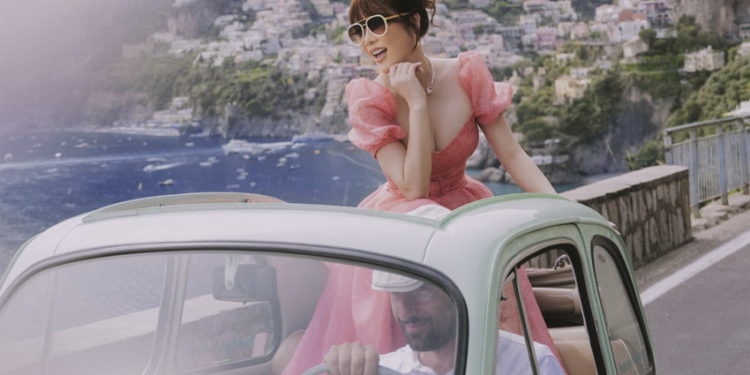 Lý Nhã Kỳ bên bờ biển Positano nước Ý với gu thời trang cổ điển 7