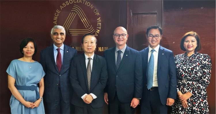 CEO Manulife Châu Á cam kết đầu tư lâu dài vào ngành bảo hiểm nhân thọ và sức khỏe tại Việt Nam