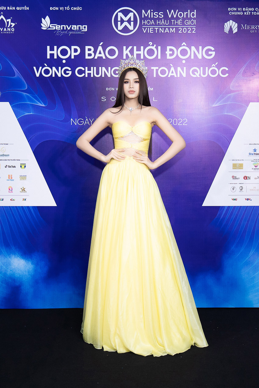 “Bữa tiệc màu sắc” đầy rực rỡ của dàn Hoa Á hậu tại thảm đỏ họp báo Miss World Vietnam 2022