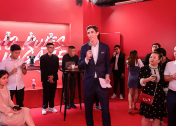 Roger Dubuis trình làng những bộ sưu tập đặc trưng, kết hợp giao lưu với nghệ nhân của thương hiệu