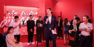 Roger Dubuis trình làng những bộ sưu tập đặc trưng, kết hợp giao lưu với nghệ nhân của thương hiệu