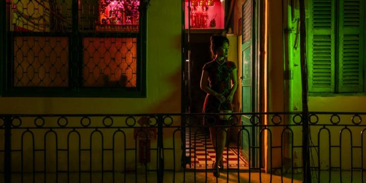 Và nghe thấy kiếp xưa bước nhẹ về… (*)