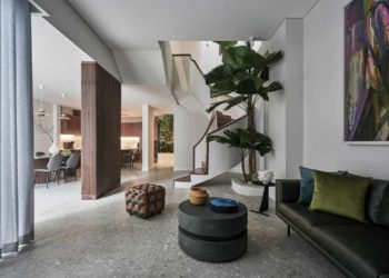 Ngôi nhà 'trưởng thành' cùng người ở