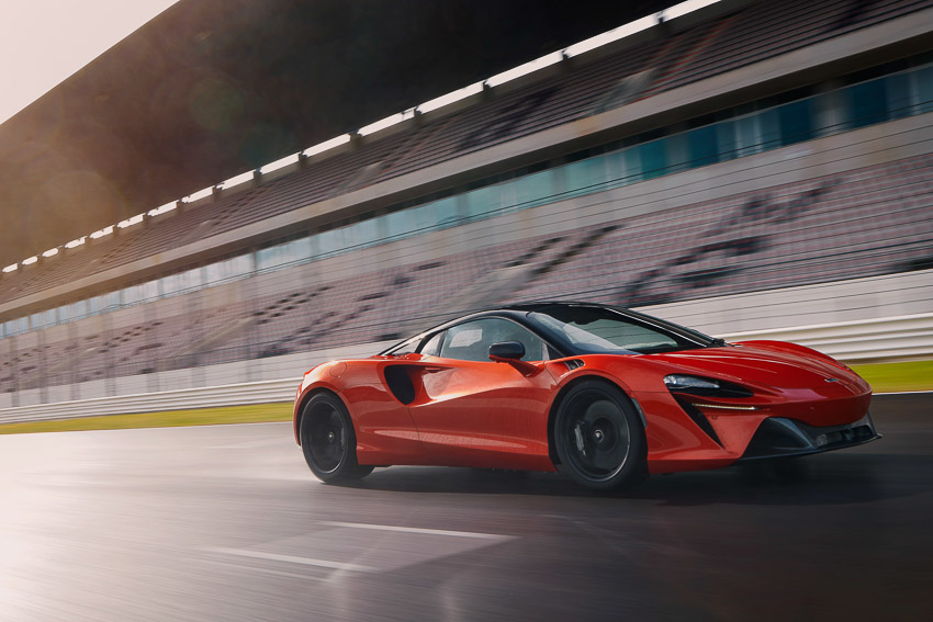 McLaren Artura mang đến cảm giác lái phấn khích trong kỷ nguyên điện khí hóa