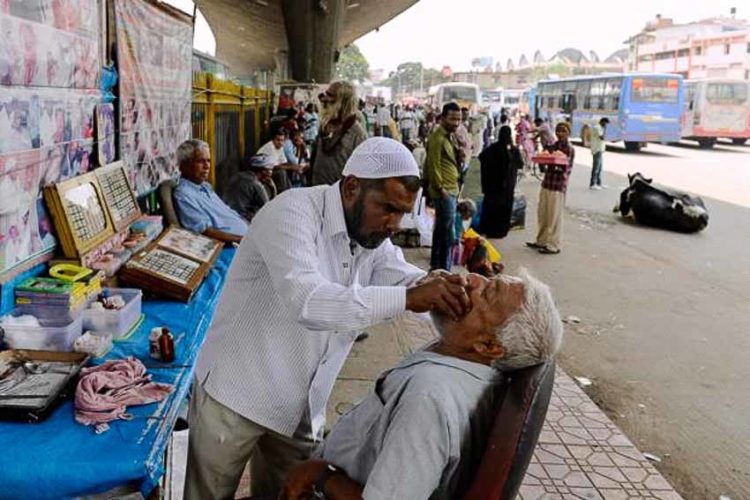 Những nha sĩ đường phố cuối cùng ở Ấn Độ - 1