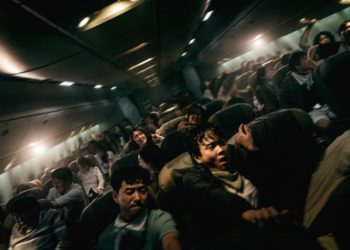 Sức hấp dẫn của trailer Hạ cánh khẩn cấp quy tụ dàn sao lớn của điện ảnh Hàn - 2