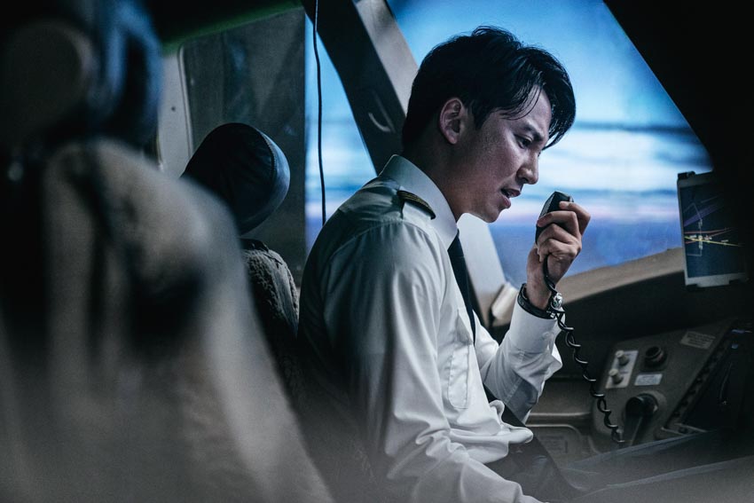Sức hấp dẫn của trailer Hạ cánh khẩn cấp quy tụ dàn sao lớn của điện ảnh Hàn - 5
