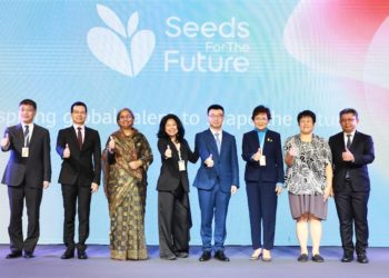 Ông Simon Lin cùng quan chức cấp cao tại buổi khởi động chương trình