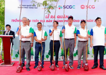 Công ty TNHH Đại chúng Hóa dầu SCG (SCGC) và Công ty TNHH Hóa dầu Long Sơn (LSP) phối hợp cùng Ủy ban Nhân dân thành phố Vũng Tàu trồng 400 cây xanh ở khu vực Núi Lớn.