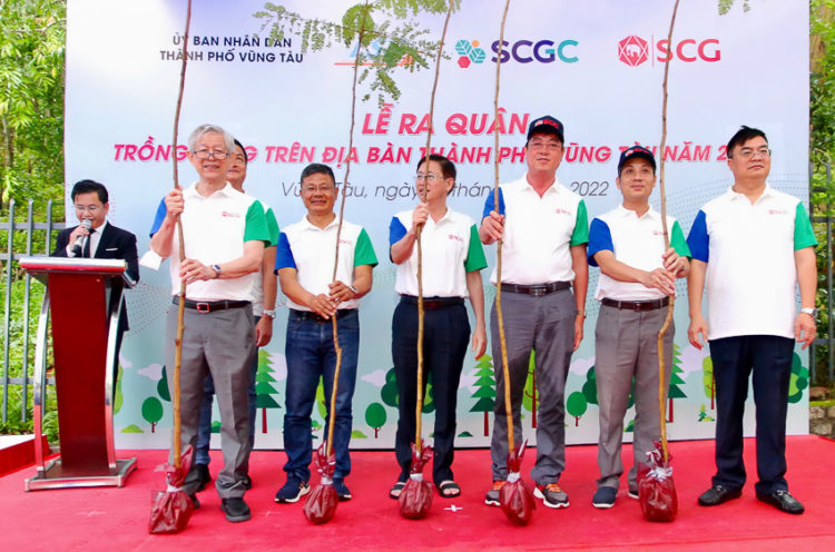 Công ty TNHH Đại chúng Hóa dầu SCG (SCGC) và Công ty TNHH Hóa dầu Long Sơn (LSP) phối hợp cùng Ủy ban Nhân dân thành phố Vũng Tàu trồng 400 cây xanh ở khu vực Núi Lớn.