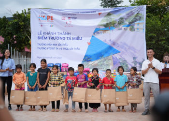 Uniqlo trao tặng hơn 7.000 sản phẩm, tiếp lửa năm học mới đến trẻ em vùng cao