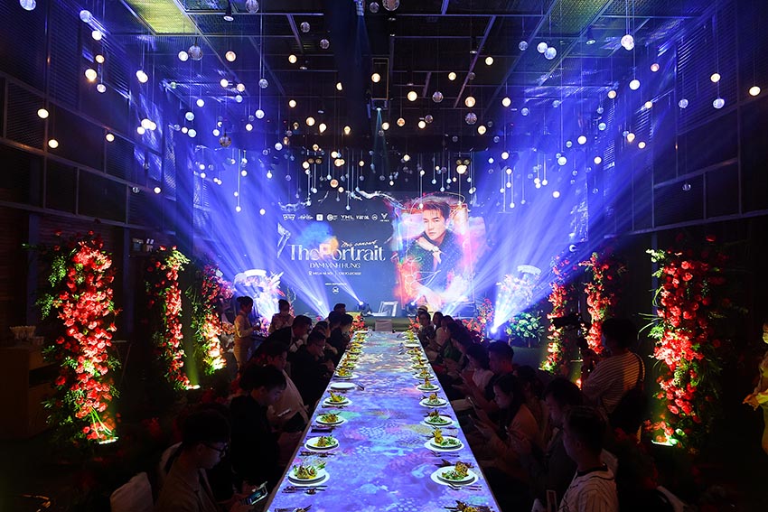 Đàm Vĩnh Hưng trở thành nghệ sĩ tiên phong đưa công nghệ mapping 3D trên bàn tiệc vào live concert - 5