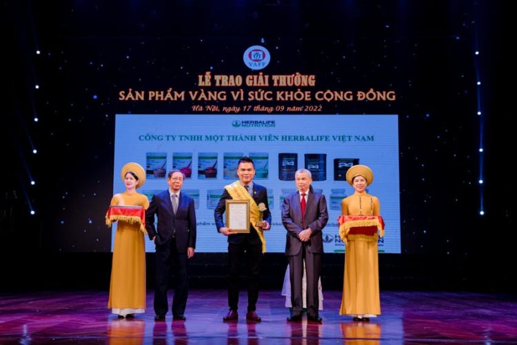 Herbalife Việt Nam nhận giải thưởng 'Sản Phẩm Vàng Vì Sức Khỏe Cộng Đồng năm 2022'
