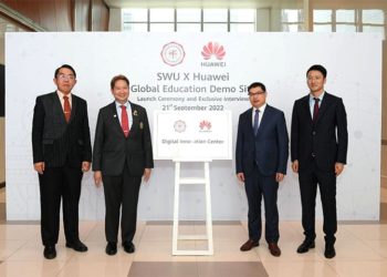 Huawei và Đại học Srinakharinwirot tại sự kiện ra mắt Trung tâm Trải nghiệm Công nghệ Giáo dục Toàn cầu