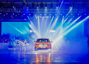 Vinfast bàn giao 100 ô tô điện VF 8 đầu tiên, chuẩn bị xuất khẩu ra quốc tế