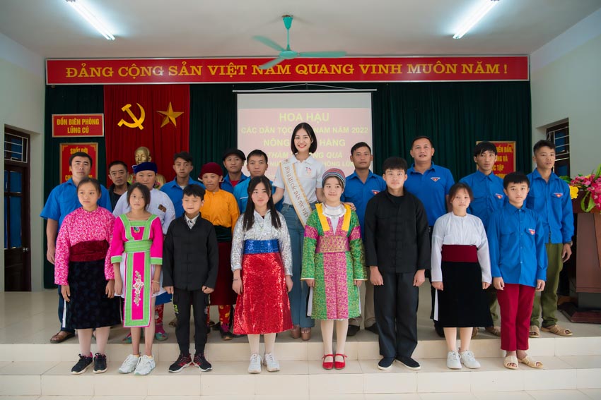 Hoa hậu Nông Thuý Hằng khởi đầu hành trình khuyến học tại Hà Giang - 3