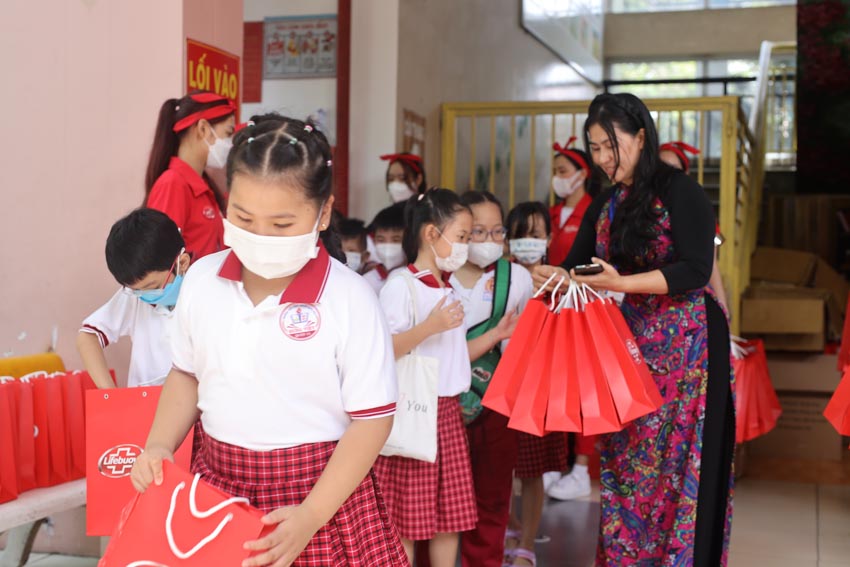 “Sạch khuẩn đến trường” đồng hành cùng 10.000 trẻ em vùng sâu, vùng xa bước vào năm học mới - 4