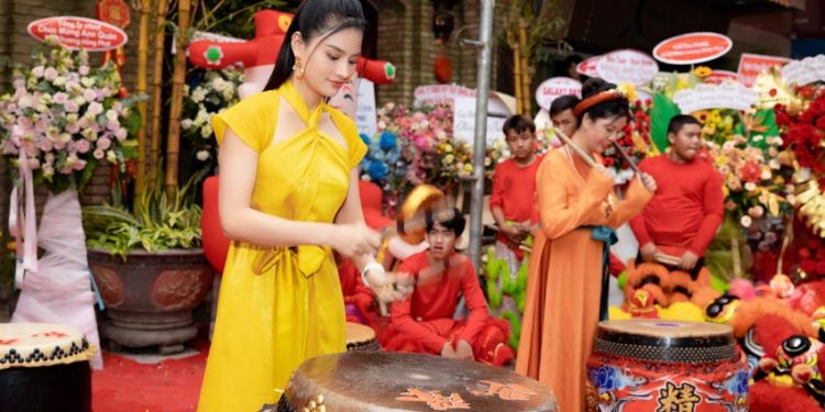 Hoa hậu Giáng My, Hương Giang, Khánh Vân chúc mừng Vũ Thu Phương lấn sân kinh doanh - 1