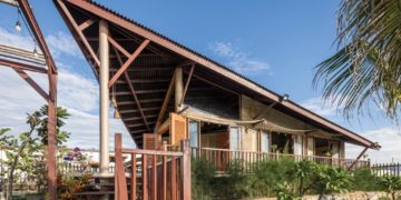 Beach House - Khung trời tuổi thơ