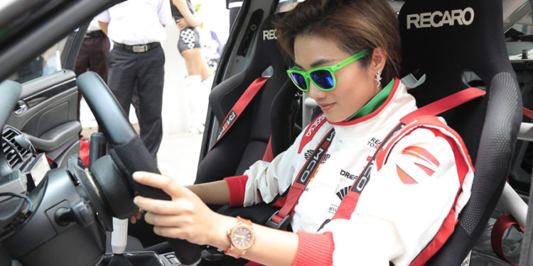 Nữ vận động viên Nguyễn Gia Bảo trong giải đua xe thể thao FIA Motorsport Games 2022 tại Pháp