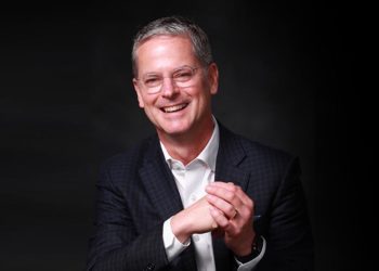 Cởi mở hơn về sức khỏe tinh thần để tránh kiệt sức