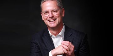 Cởi mở hơn về sức khỏe tinh thần để tránh kiệt sức