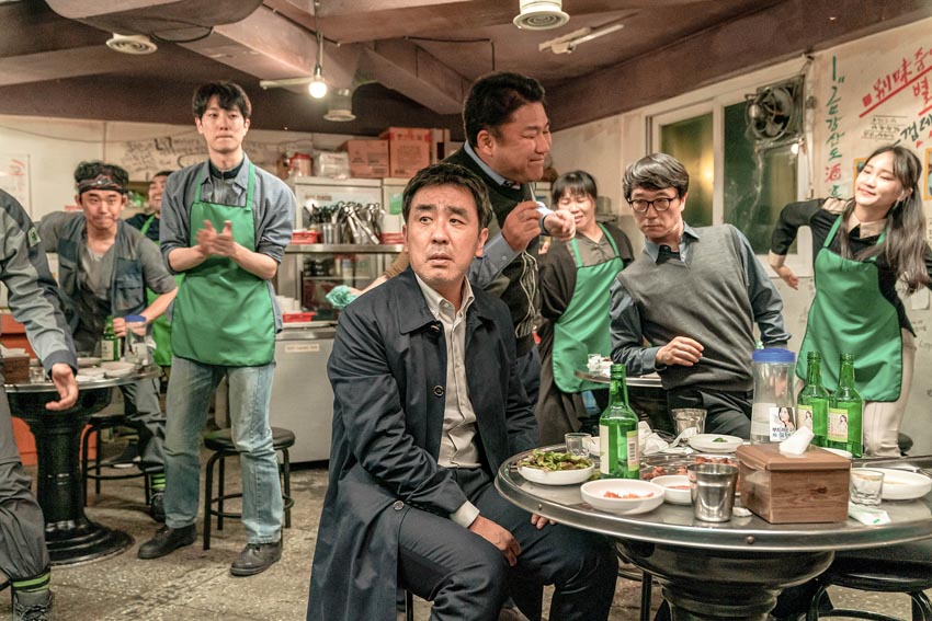 Siêu sao phòng vé Ryu Seung Ryong lấy nước mắt khán giả trong phim mới - 1