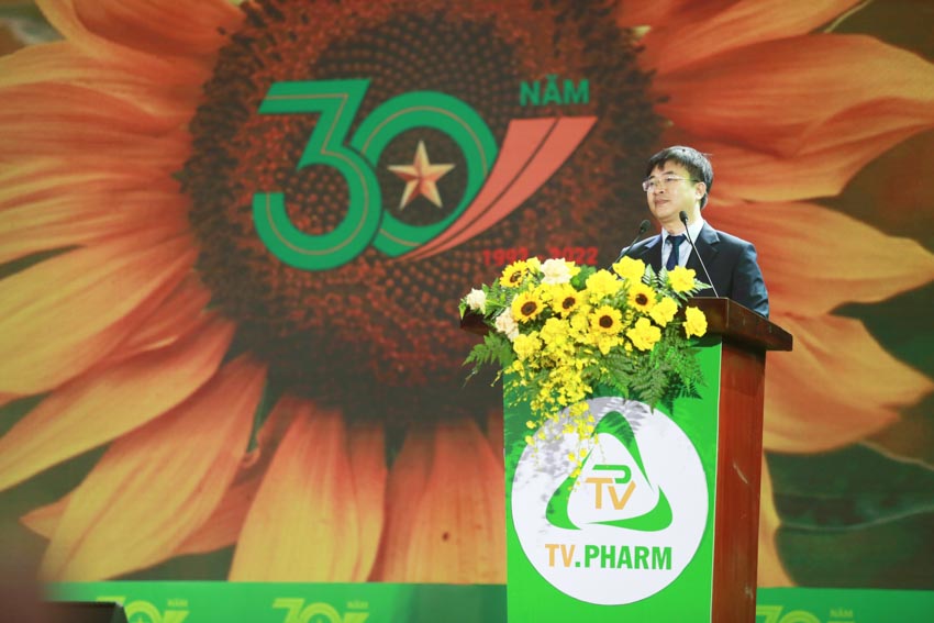 Công ty cổ phần Dược phẩm TV.PHARM đón nhận cờ thi đua Chính phủ và Kỷ niệm 30 năm thành lập - 2