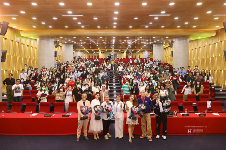 Chuỗi hội thảo của TikTok Film Festival 2022 tại các trường Đại học thu hút hơn 500 sinh viên tham dự