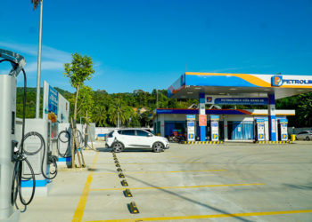 Vinfast và Petrolimex khai trương dịch vụ sạc xe điện tại hệ thống Petrolimex trên toàn quốc