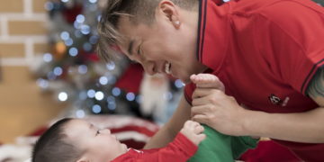 Đàm Vĩnh Hưng ngủ gật chăm con trai trong series “Nhật ký làm cha” 01