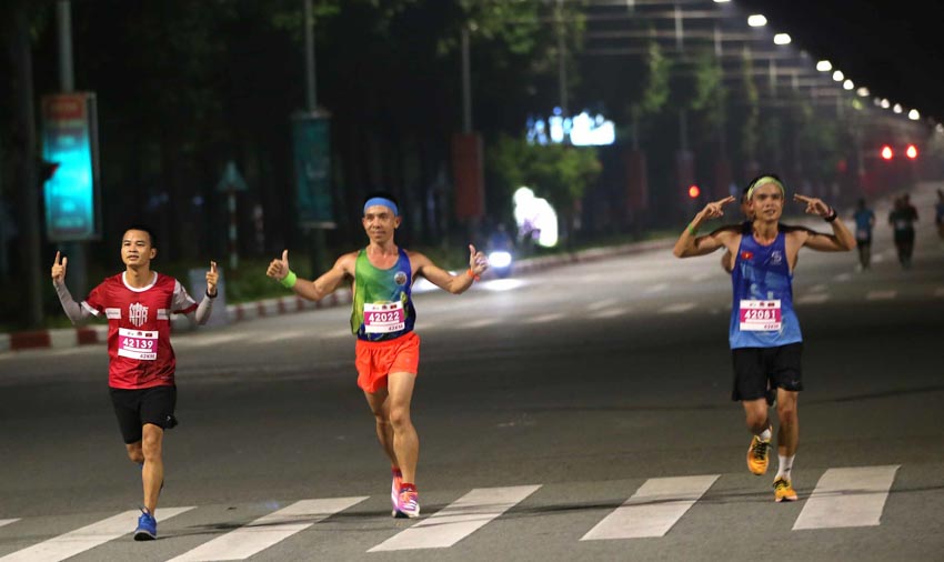 Hoàng Nguyên Thanh (Bình Phước) vô địch cự ly Marathon 42.195km - 1