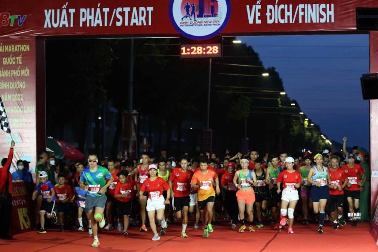 Hoàng Nguyên Thanh (Bình Phước) vô địch cự ly Marathon 42.195km - 2