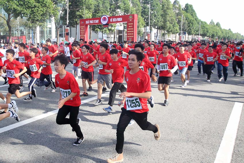 Hoàng Nguyên Thanh (Bình Phước) vô địch cự ly Marathon 42.195km - 7