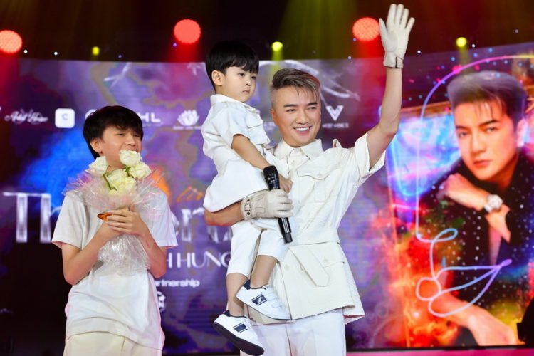 Mr Đàm khoe con trai ruột trong concert “The Portrait" sau 3 năm giấu kín 01