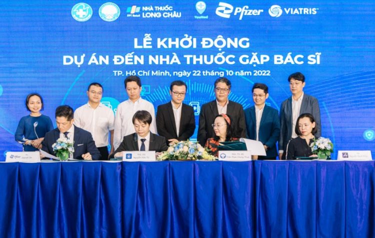 Pfizer tài trợ cho Hội Thầy thuốc trẻ Việt Nam giúp bệnh nhân được khám chữa bệnh từ xa